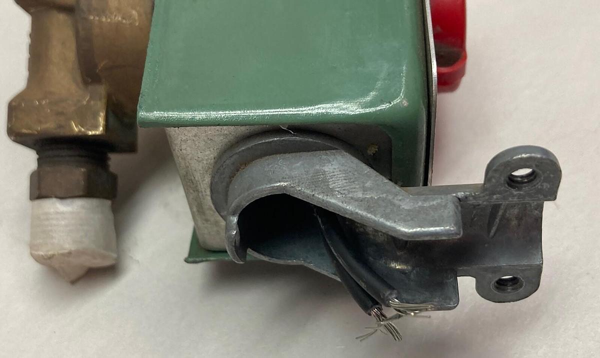 Used Asco,8262 78,Solenoid Valve 1/4NPT 120VAC 60HZ