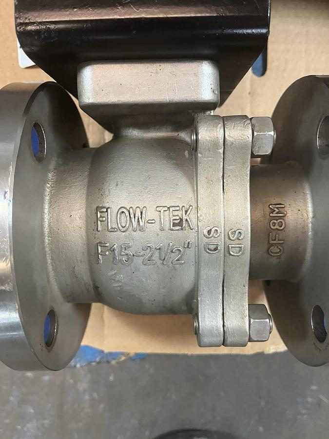 Used FLOW-TEK,V200E,AUTOMATOR ACTUATOR BALL VALVE 150 2-1/2" VAC POSITIONER