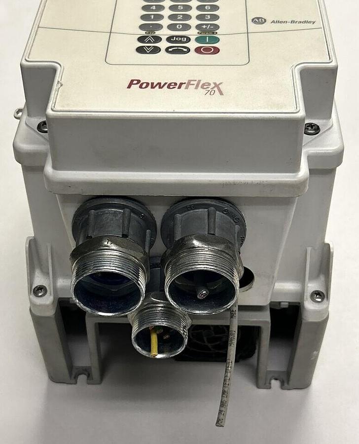 Used ALLEN BRADLEY,20AD8P0C3AYNARNN,VFD SER A AC DRIVE POWERFLEX70 5HP 480V