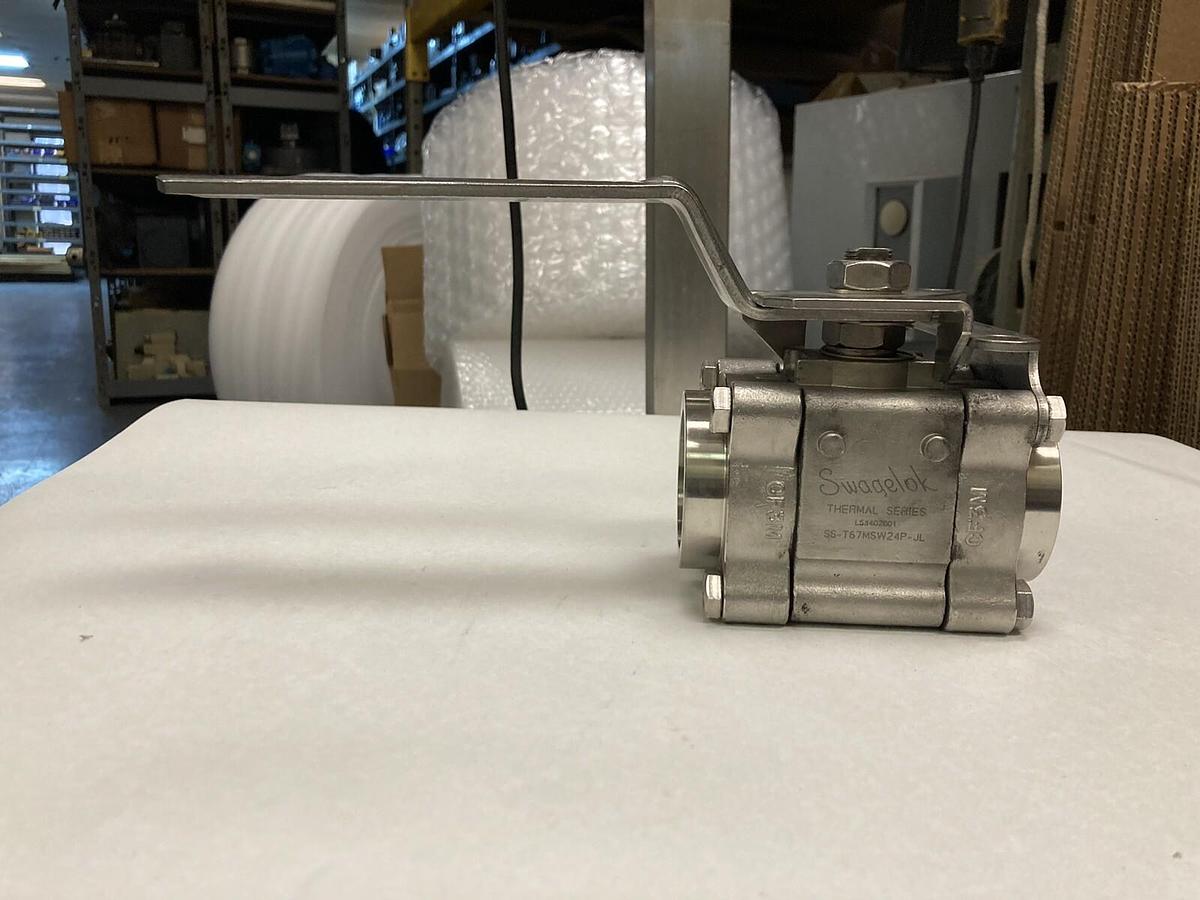 Used Swagelok,SS-T67MSW24P-JL,Manual Stainless Socket Weld 1-1/4" Ball Valve