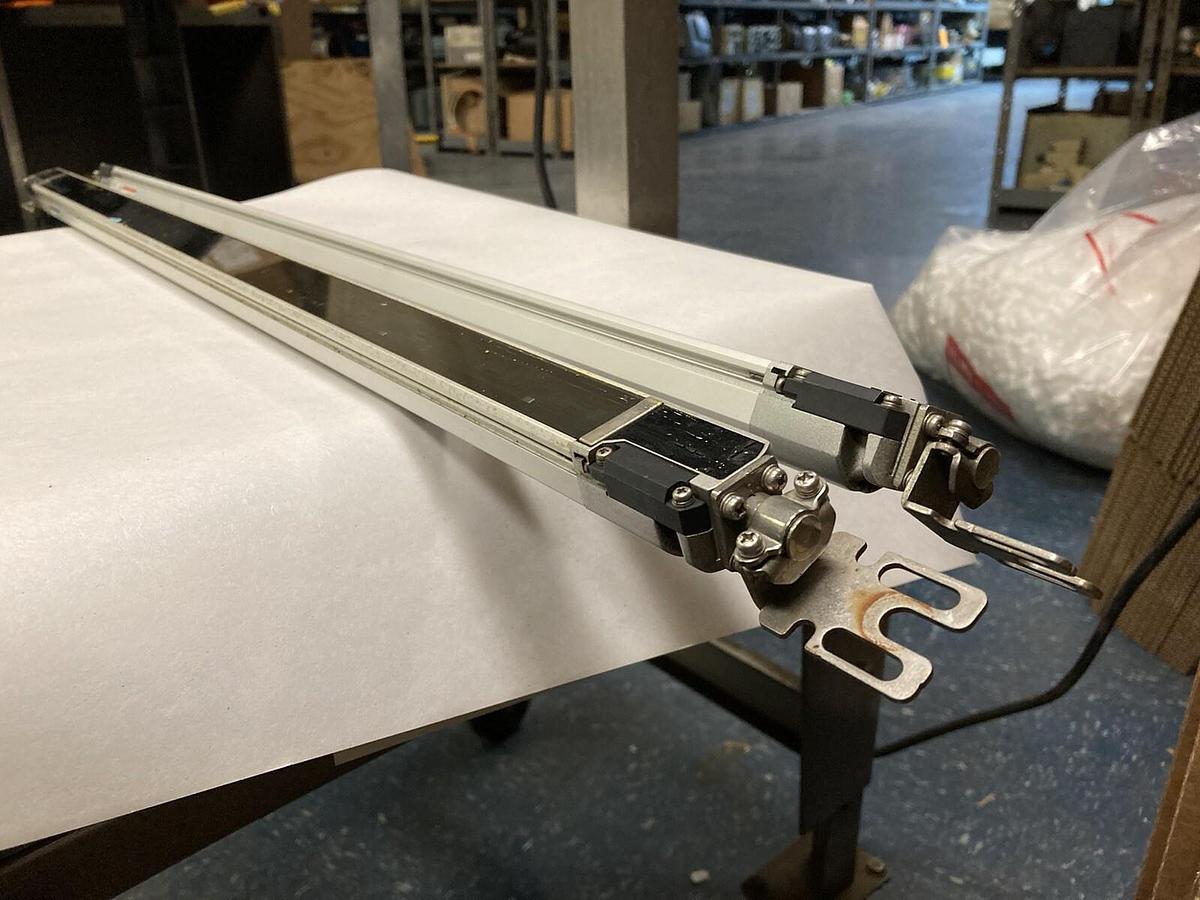 Used Keyence Sensor,SL-C36H,Light Curtain Transmitter with Receive 700MM 24V