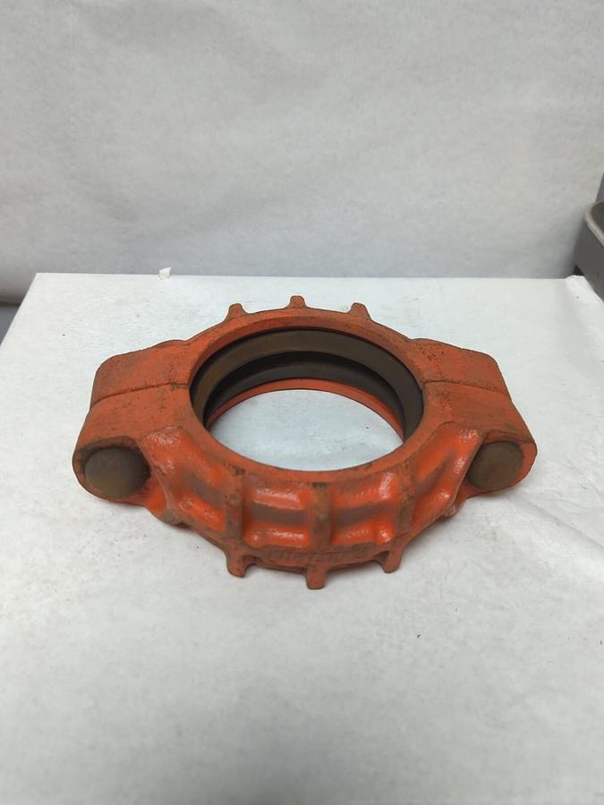 VICTAULIC,STYLE 77,4 INCH PIPE COUPLING WITH GASKET NOS