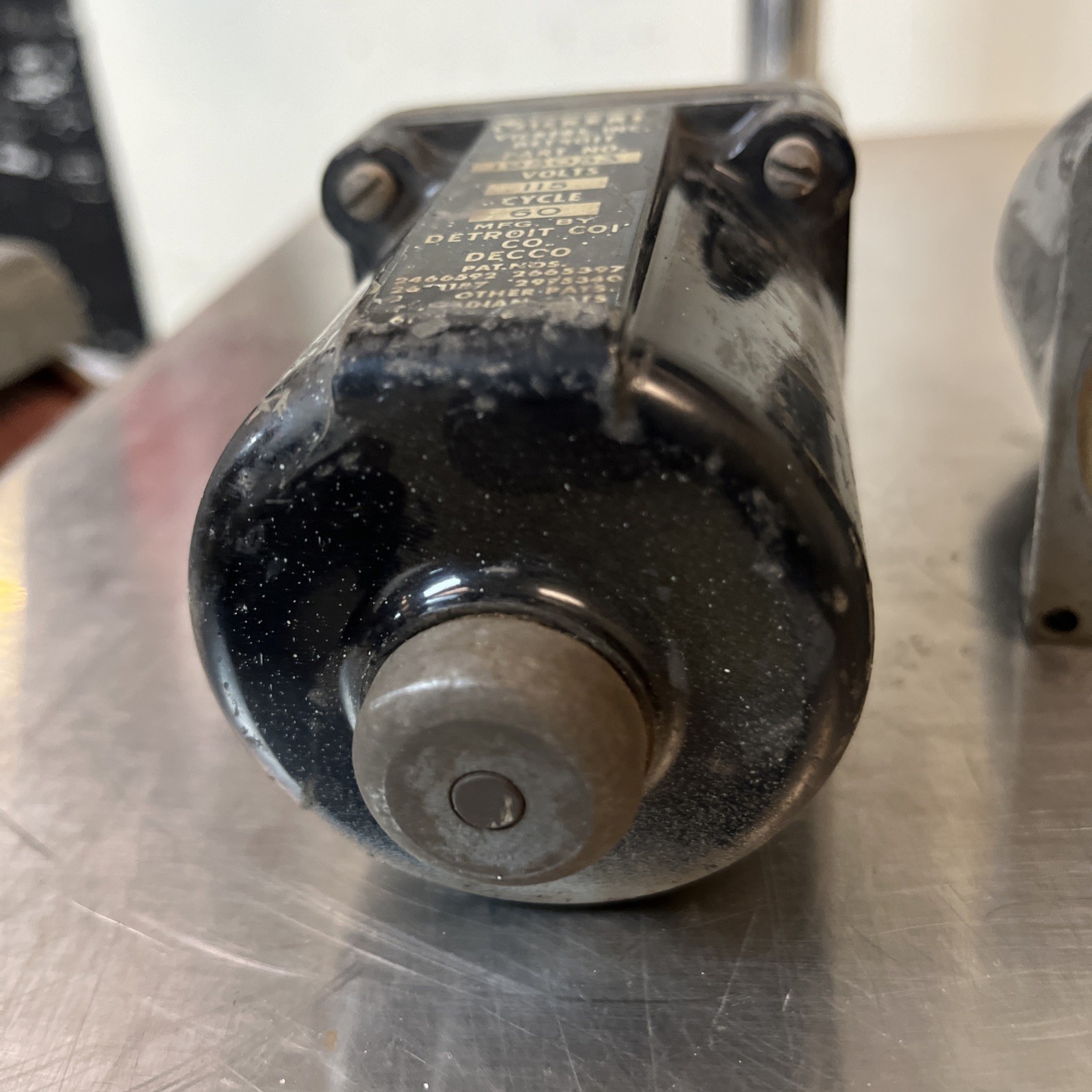 Used VICKERS DECCO,195053,OIL IMMERSED SOLENOID 115V 60Hz