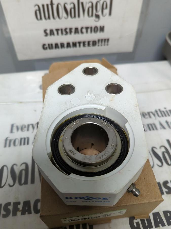 DODGE,127615 FB-DLEZ-104-PCR,FLANE MOUNT BEARING 2-BOLT BASE 1-1/4 IN BORE NOS