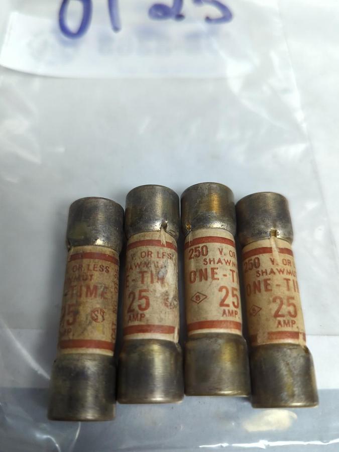 Used GOULD SHAWMUT,OT25,ONE TIME 25 AMP FUSE LOT OF 4 PRE-OWNED