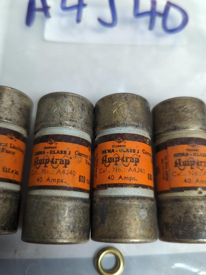 Used CHASE SHAWMUT,A4J40,AMP-TRAP 40 AMP FUSE LOT OF 4 PRE-OWNED