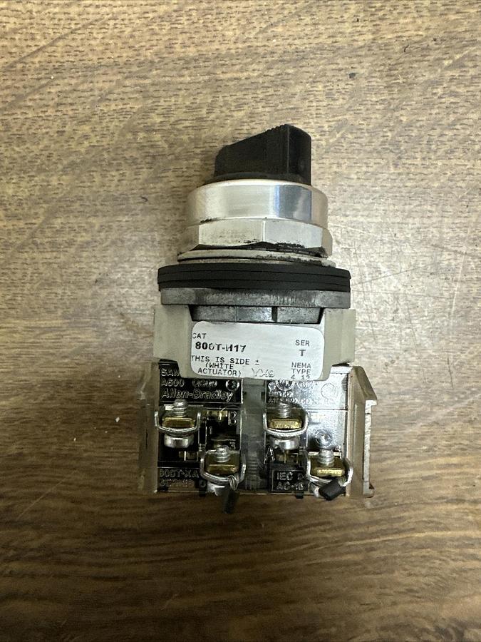 Used Allen Bradley,800T-H17,Two Position Selector Switch