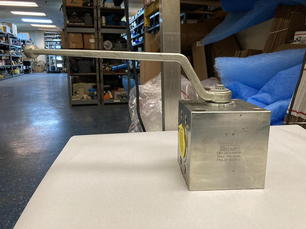 Used Stauff,CBV38240001M,3-Way Ball Valve 6000 PSI w/Lever