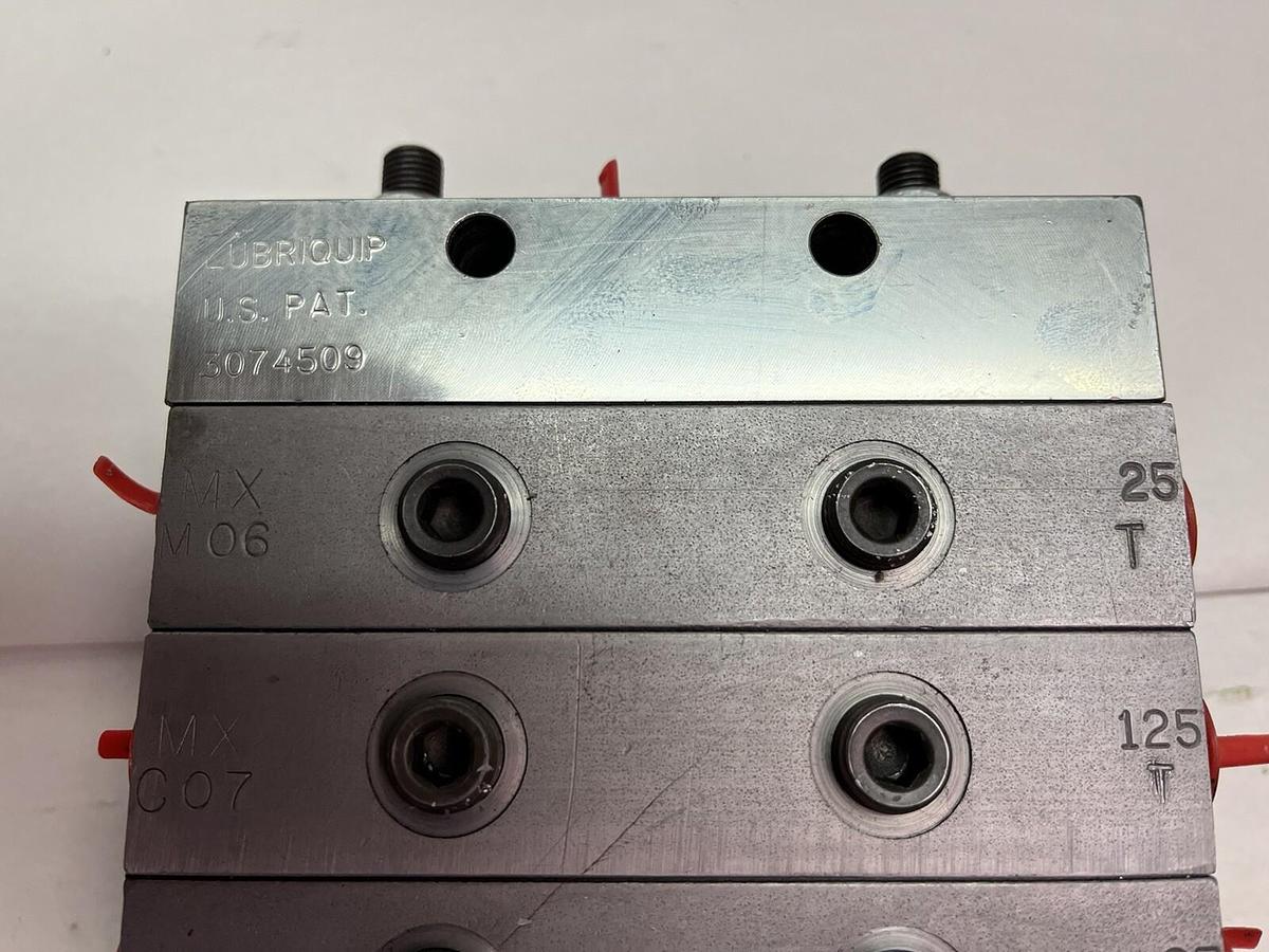 Used LUBRIQUIP,MX-C07-125T,DIVIDER VALVE W TWO MX-M06-25T VALVES