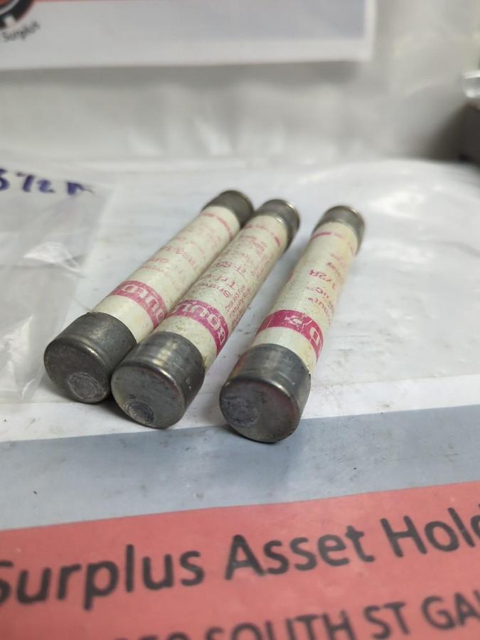 Used GOULD SHAWMUT,TRS3-1/2R,TRI-ONIC 3-1/2 AMP FUSE LOT OF 3 PRE-OWNED