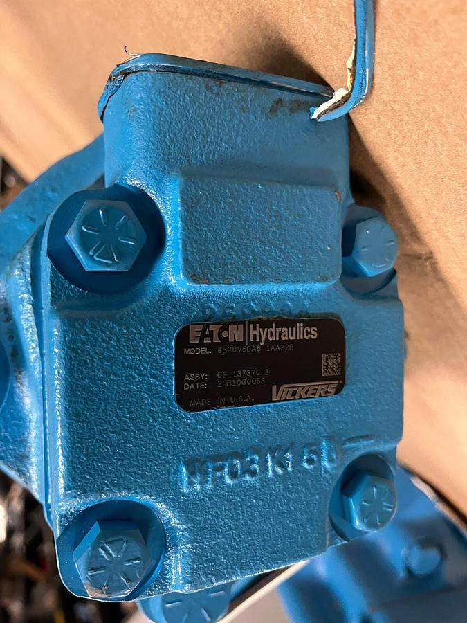 Used EATON VICKERS,4520V50A8-1AA22R,HYDRAULIC VANE PUMP 4520V50 02-137376-1