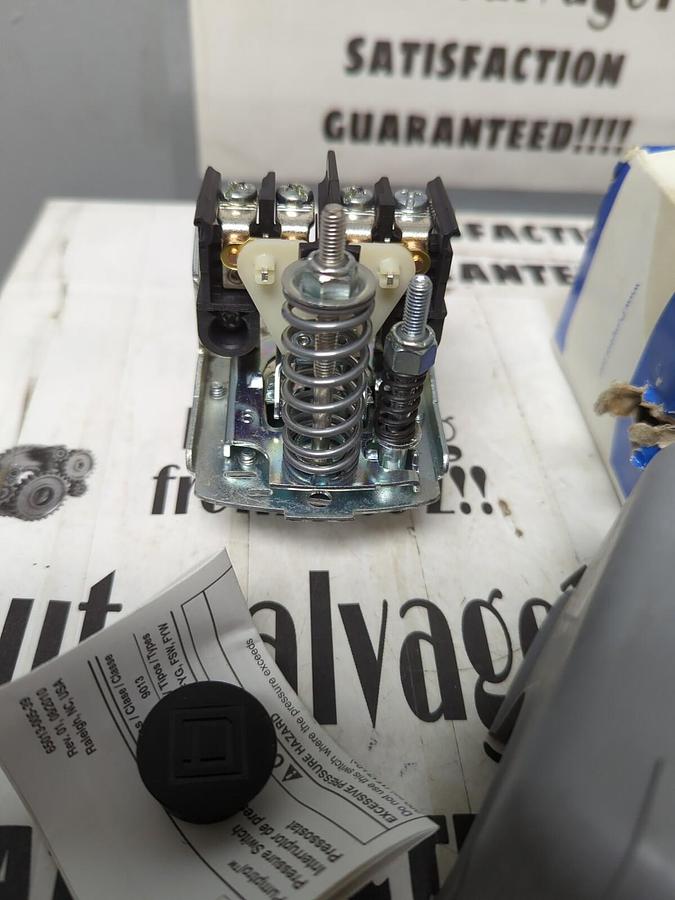 SQUARE D,9013FSG2J20,SERIES  B PRESSURE SWITCH 20-40PSI/138-276KPA NOS