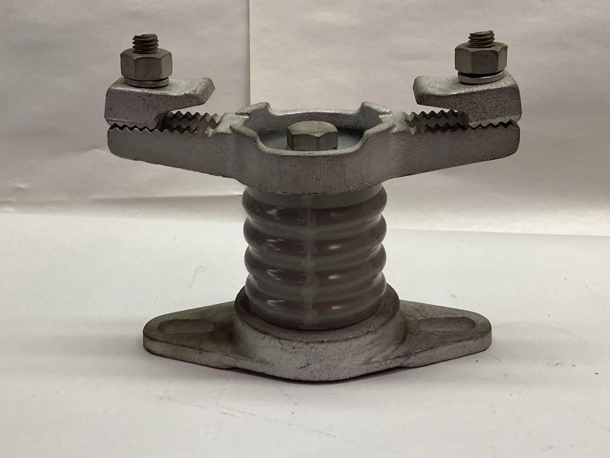 Used Regseal,060265,Heavy-Dutty Metallic Standoff Insulator