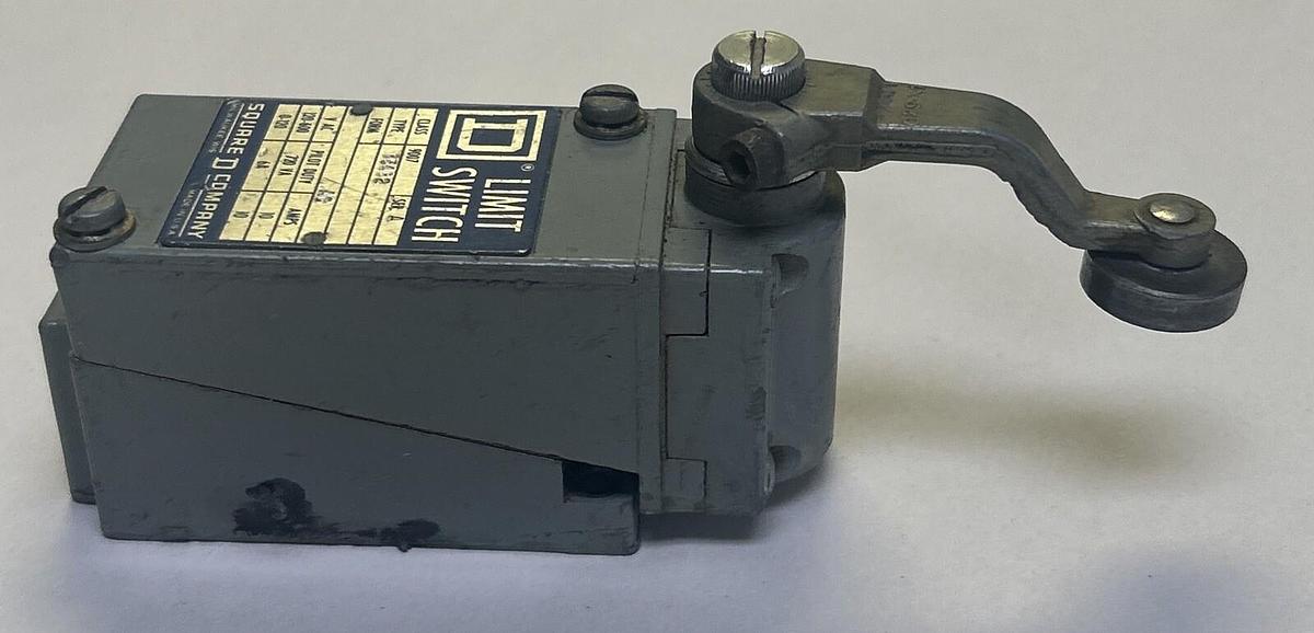 Used SQUARE D,9007B54B2,LIMIT SWITCH