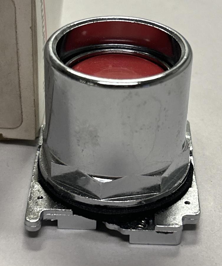 Used CUTLER HAMMER,10250T102E,RED OILTIGHT PUSHBUTTON OPERATOR NEW