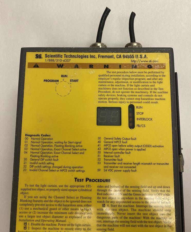 Used OMRON,STI 70160-1018,MODEL LCM-120 LIGHT CURTAIN CONTROLLER