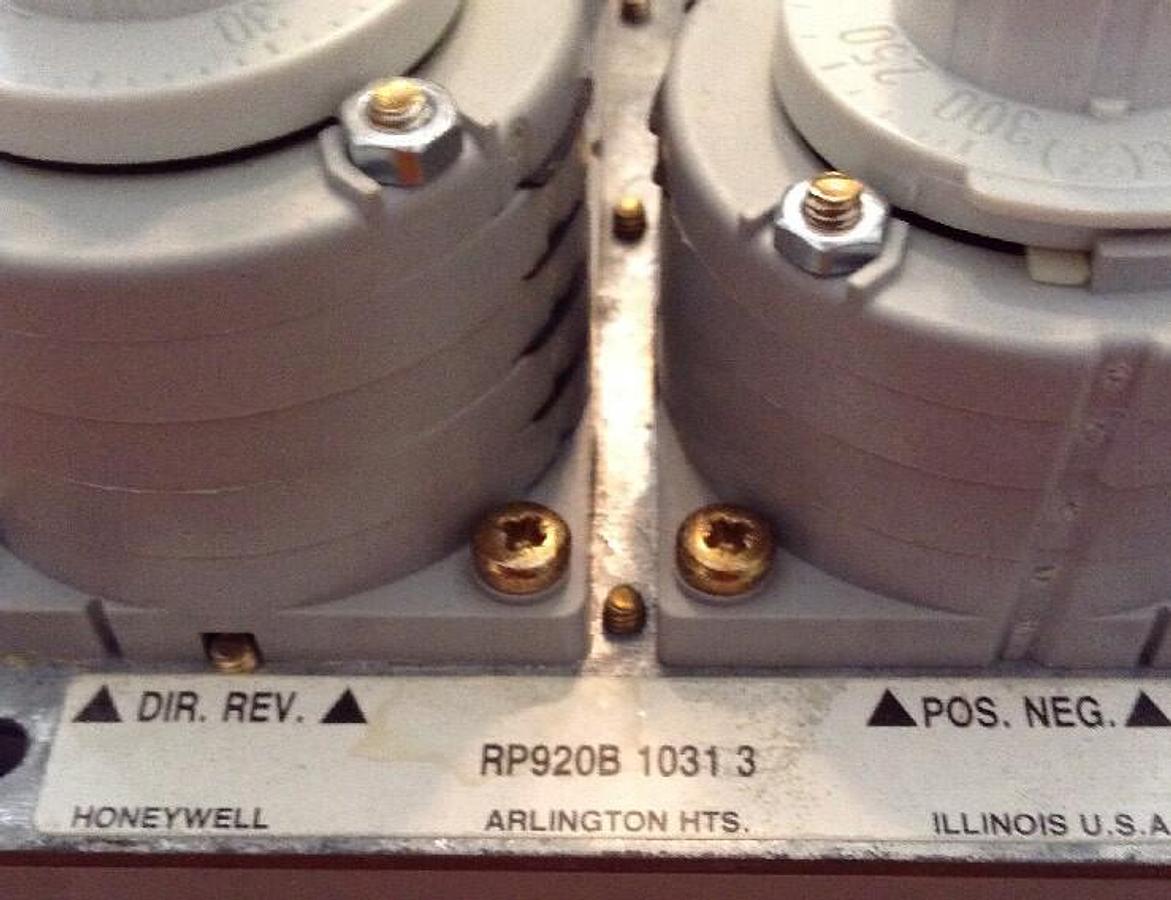 Honeywell, RP920B 1031 3,Pneumatic Received Controller Dual Input Direct Acting