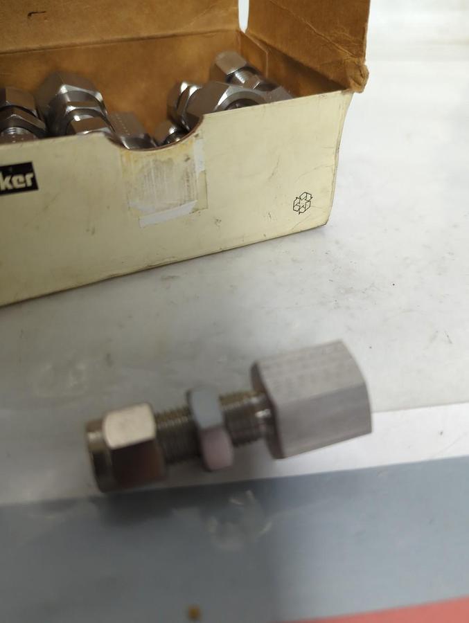PARKER,4FBC4N-316,FEMALE 1/4 INCH BULKHEAD CONNECTOR TUBE FITTINGS BOX OF 12 NOS