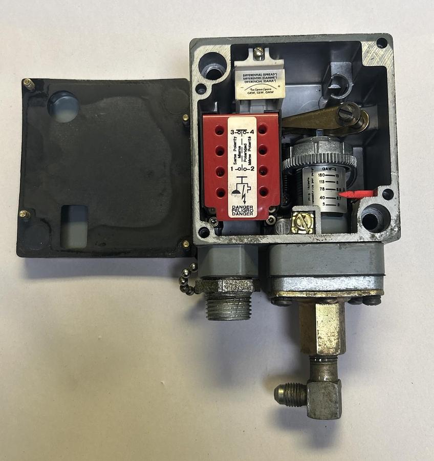 Used SQUARE D,9012GAW5,PRESSURE SWITCH