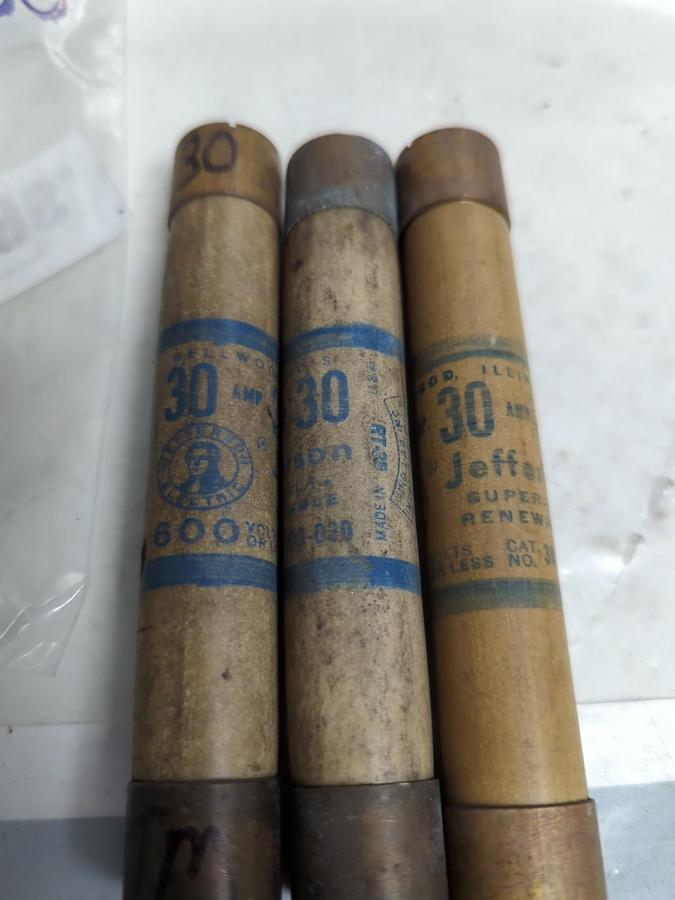JEFFERSON,393-030,SUPER-LAG RENEWABLE FUSE 30 AMP LOT OF 3 PRE-OWNED