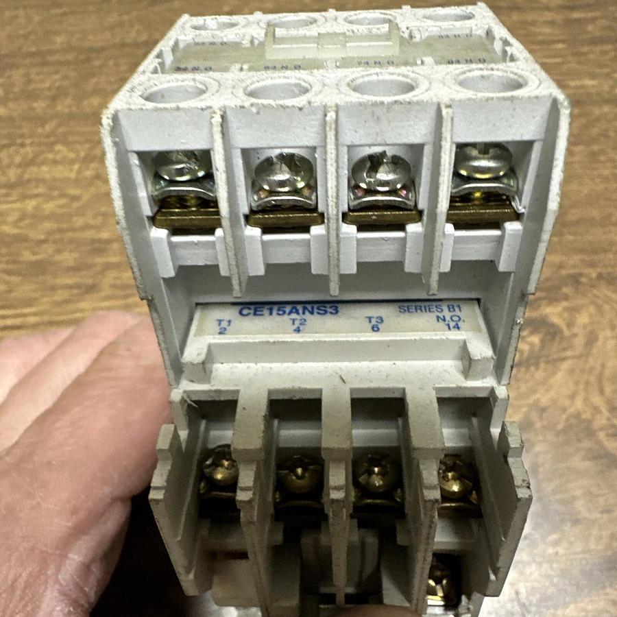 Used Cutler Hammer,CE15ANS3,Contactor Relay wC320KGT13 Contact Block