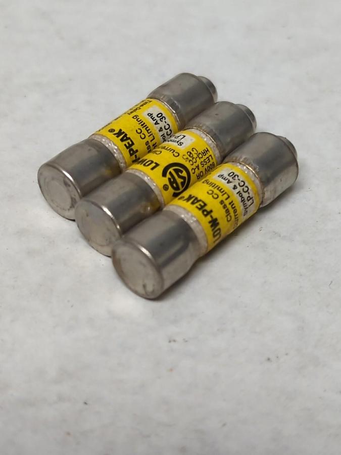 COOPER BUSSMANN,LP-CC-30,LOW-PEAK 30 AMP FUSE LOT OF 3 NOS