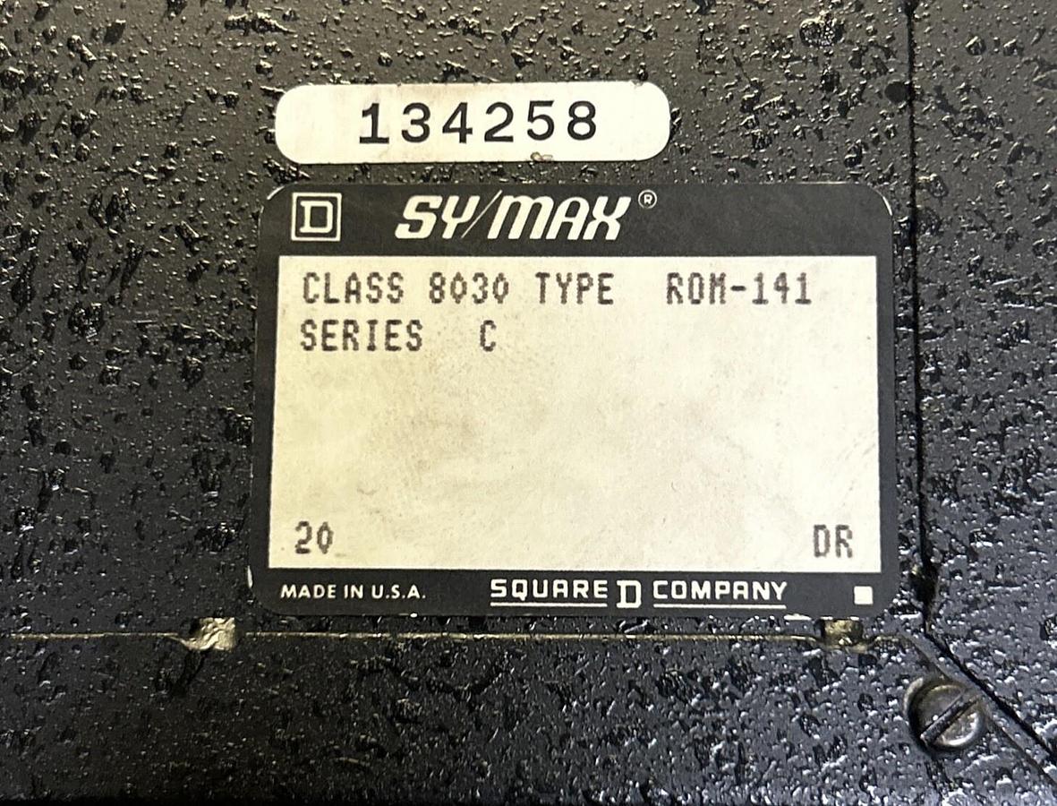 Used SQUARE D SYMAX,8030ROM-141,OUTPUT MODULE
