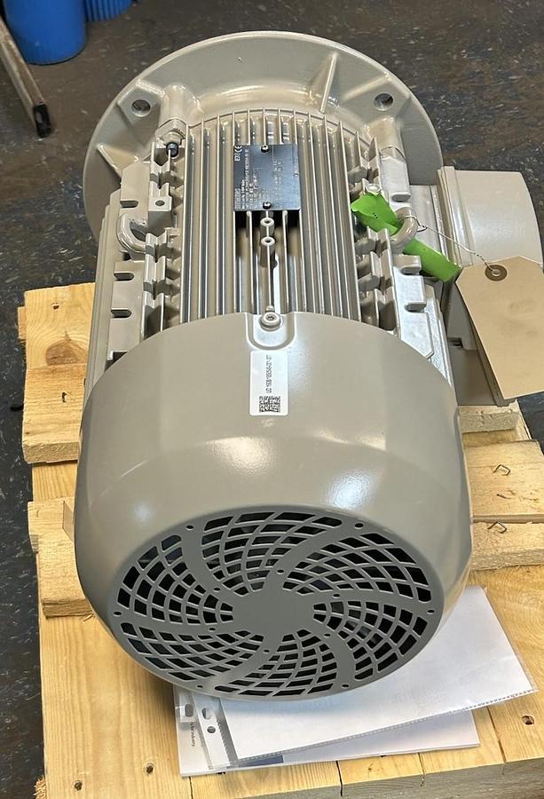 SIEMENS,1AV3130B-1PC31041CB000JY1,MOTOR 5.5KW 400V 1470RPM 3PH 132S FRAME