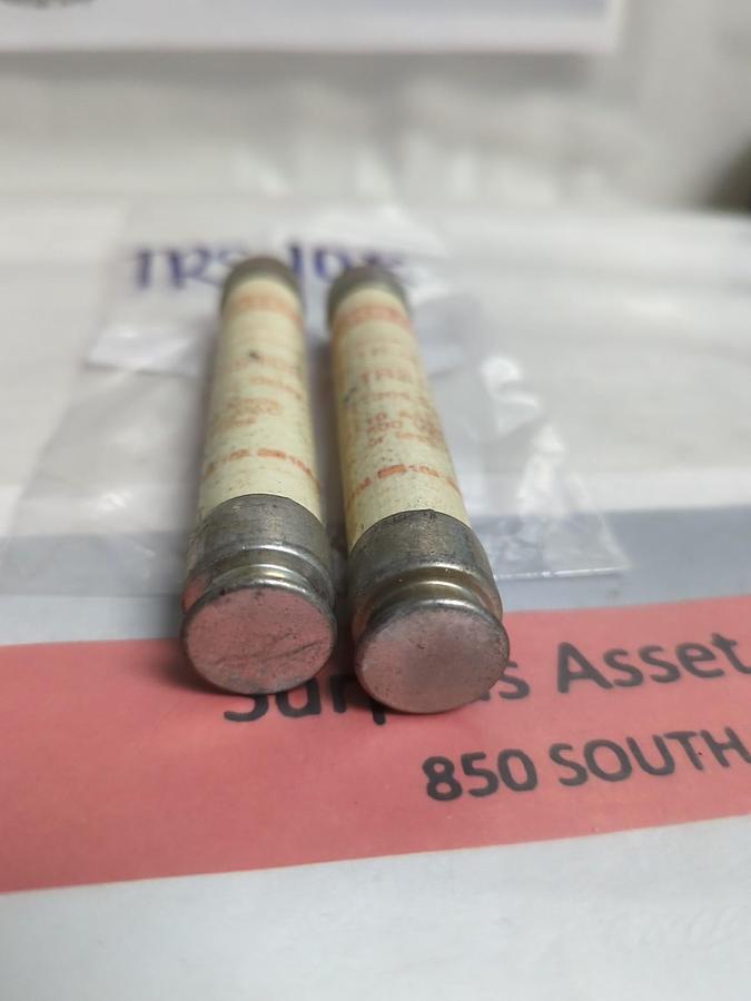 Used GOULD SHAWMUT,TRS-10R,AMP TRAP 10 AMP FUSE LOT OF 2 PRE-OWNED