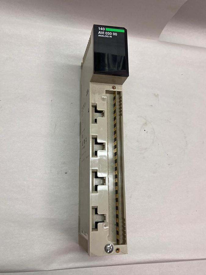 Used Schneider Electric Modicon,140-AVI-030-00,Discretee Output Module
