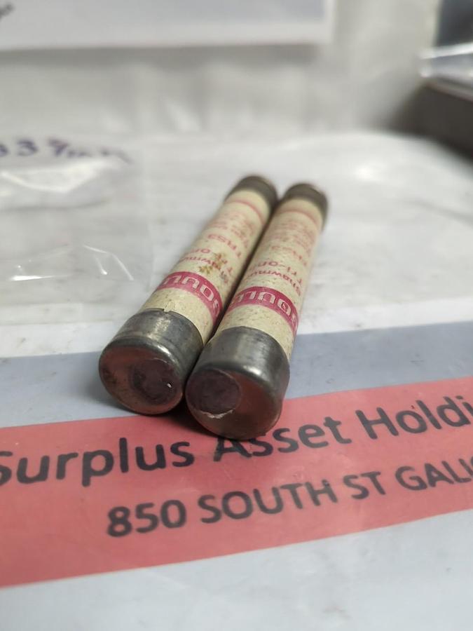 Used GOULD SHAWMUT,TRS3-3/10R,TRI-ONIC 3-3/10R AMP FUSE LOT OF 2 PRE-OWNED