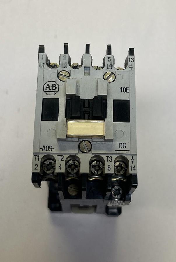 Used ALLEN BRADLEY,100-A09NZ*3,CONTACTOR