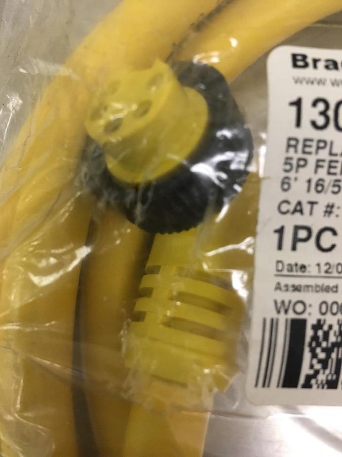 Woodhead Brad Connectivity,1300061349,90-Degree 5P Female 6-Foot Cord