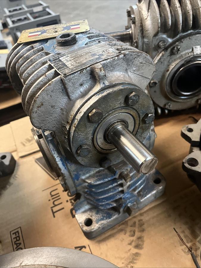 Used Cone Drive Gears,SH0-30-4,GEAR REDUCER RATIO 5:1 5.06HP 1750RPM