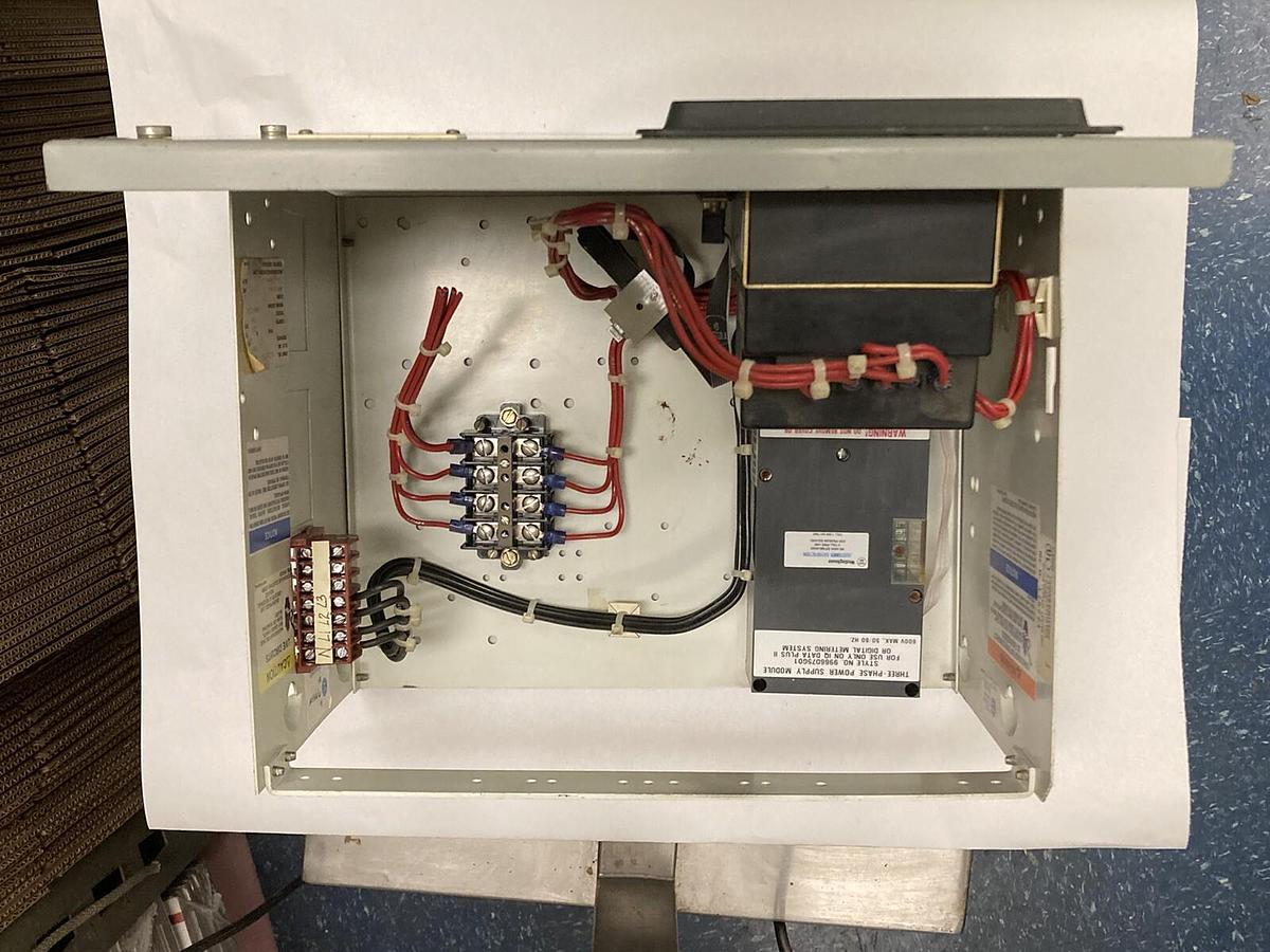 Used Cutler Hammer,3-Phase,12 INCH MCC Disconnect Switch with IQ Data Plus II 2D78522