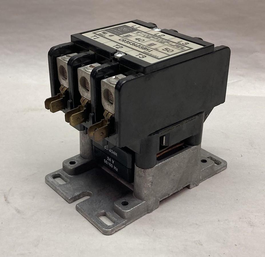 Used General Electric,CR353AD3BH1,3-Poles Contactor 40 Amp 240Vac