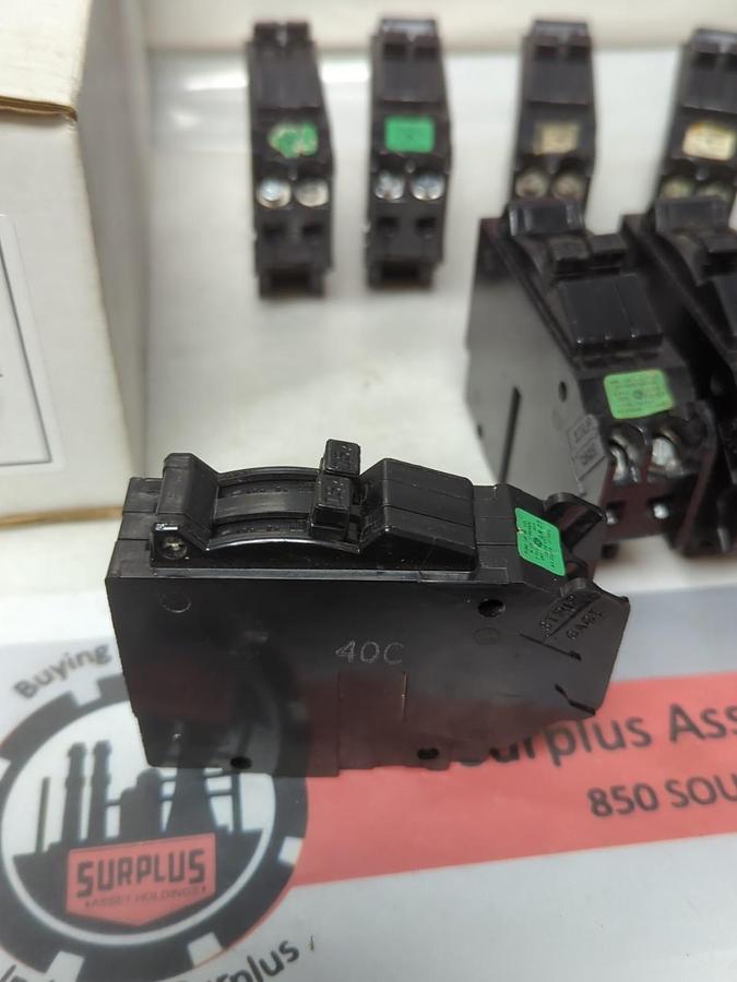 Used GENERAL ELECTRIC,TR1515,TANDEM CIRCUIT BREAKER 15 AMP 1-POLE LOT OF 10 PRE-OWNED