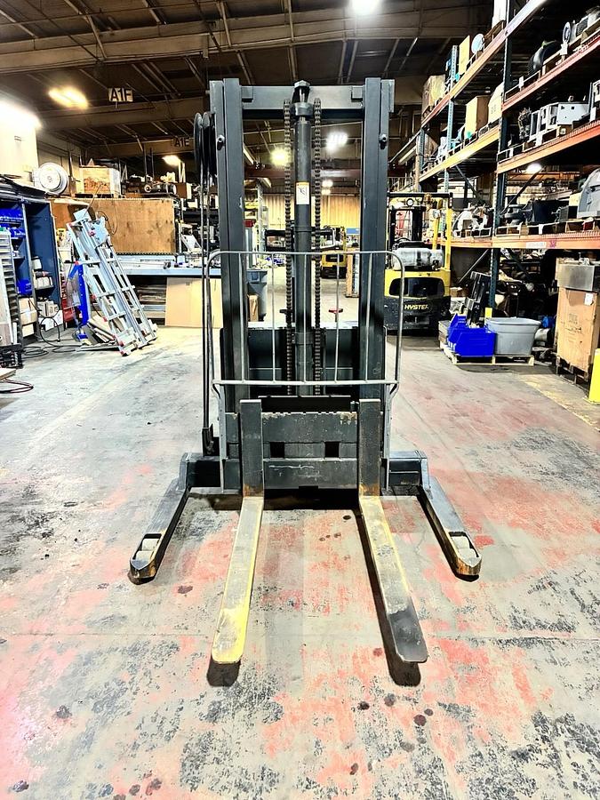 Used CROWN,40WTL,WALKIE STACKER STRADDLE FORKLIFT 11' REACH 3500LBS 24VDC