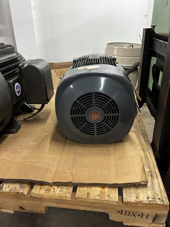 Used GE,5K284BL205D,TRI-CLAD AC MOTOR 25HP 1765RPM 3PH 284T