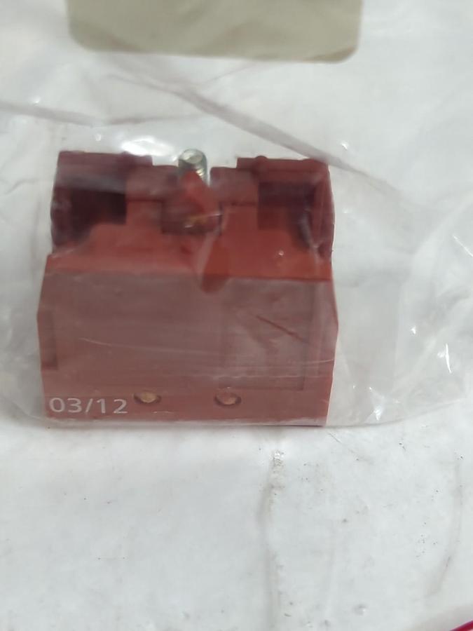 CERUS,CB2BE102,CONTACT BLOCK 240V 10A LOT OF 6 NOS