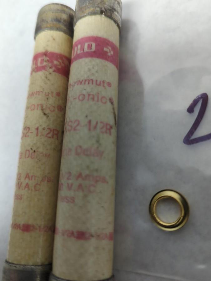 Used GOULD SHAWMUT,TRS2-1/2R,TRI-ONIC 2-1/2 AMP FUSE LOT OF 2 PRE-OWNED