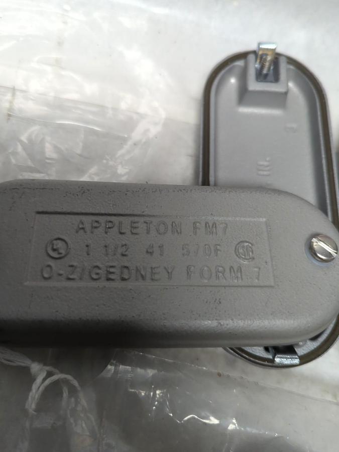 APPLETON,570F,CONDUIT BODY COVER WITH GASKET 1-1/2 INCH LOT OF 7 NOS