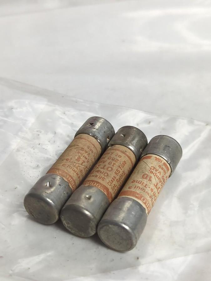 Used GOULD SHAWMUT,OT10,ONE TIME 10 AMP FUSE LOT OF 3 PRE-OWNED