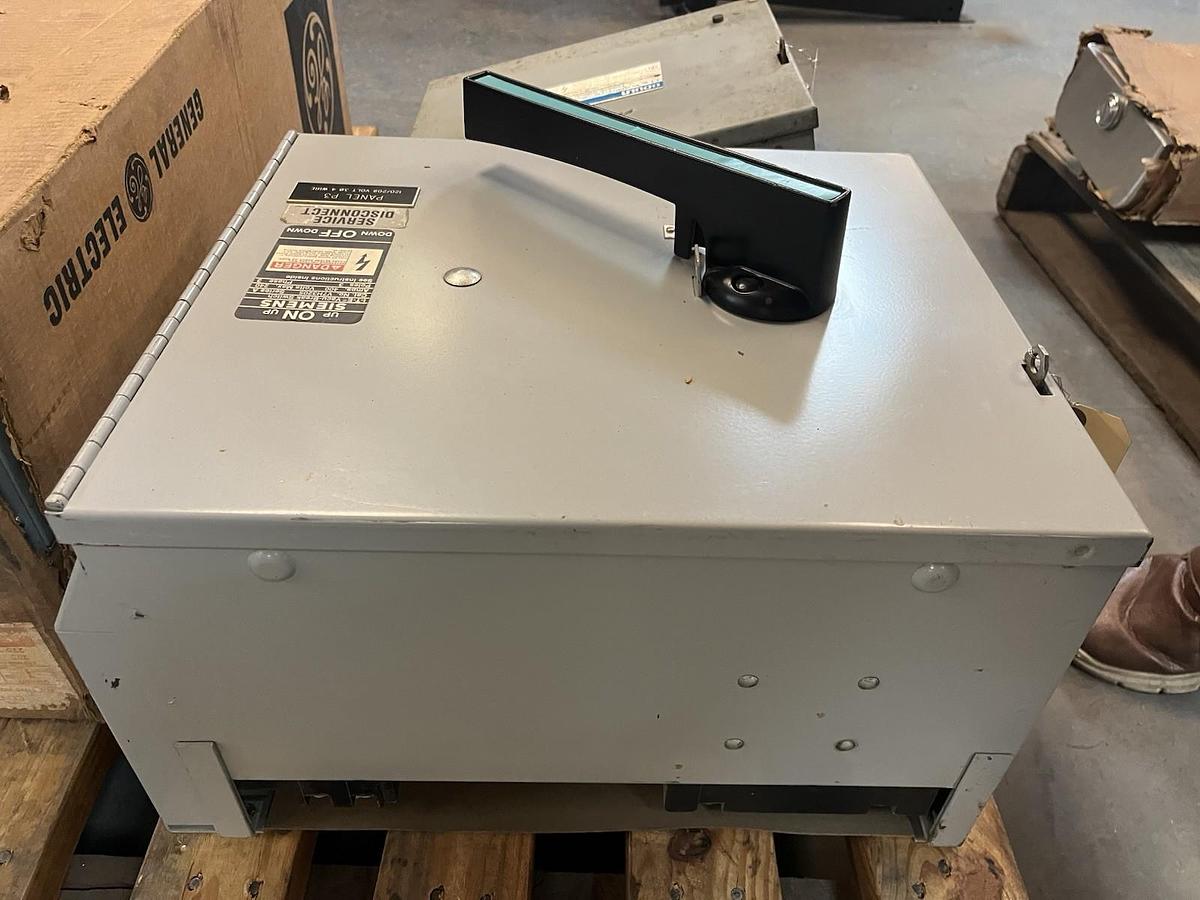 SIEMENS,V7H3205,I-T-E VACU-BREAK PANELBOARD SWITCH 400A 240V 3P 3PH