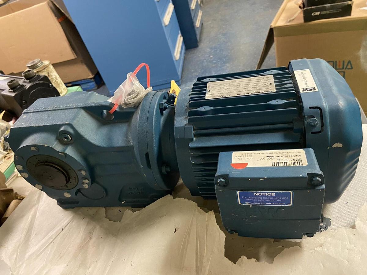 Sew Eurodrive,KA47TDRE90M4,1740/49RPM Ratio 35.39 1.5Hp