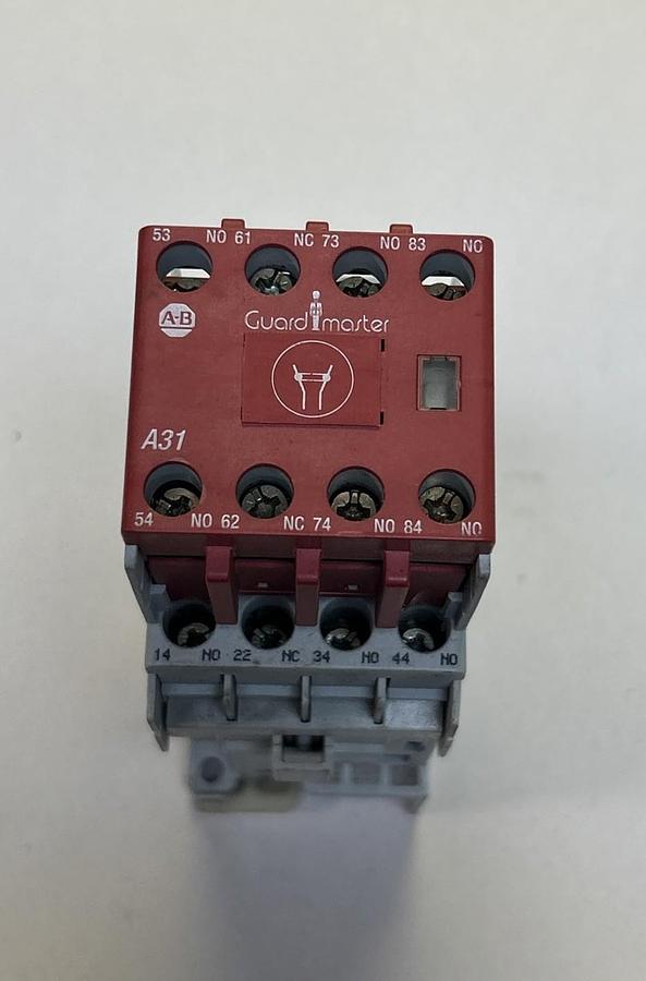 Used ALLEN BRADLEY,700S-CF620DJC,CONTACTOR 24VDC COIL