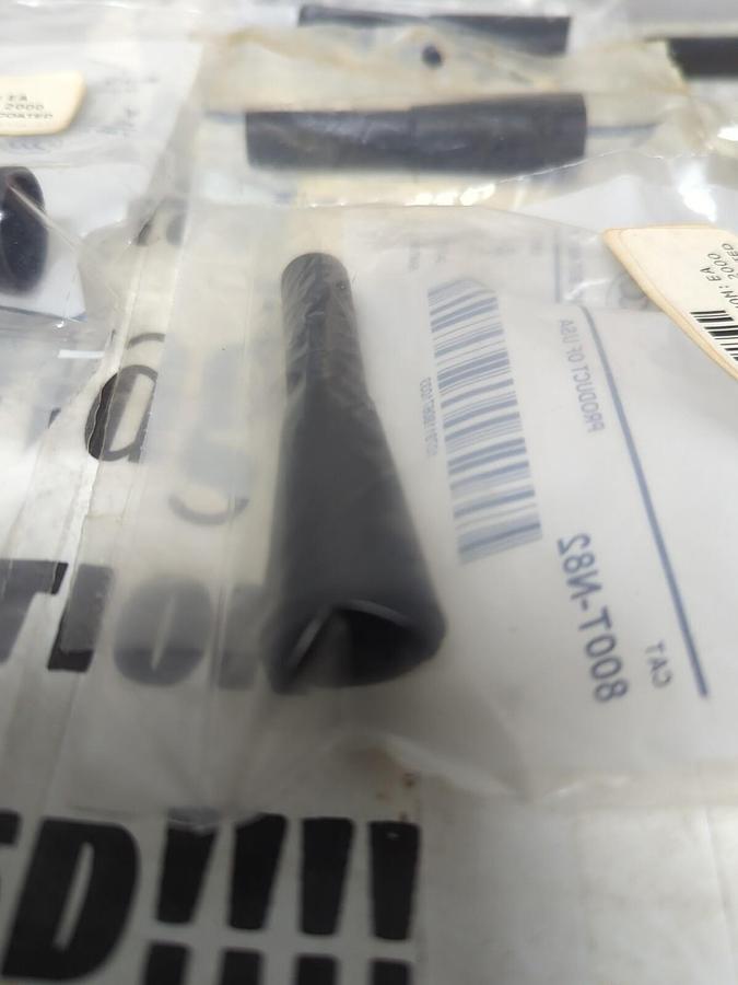 ALLEN BRADLEY,800T-N82,SERIES-A RUBBER LAMP INSTALLERS LOT OF 8 NEW