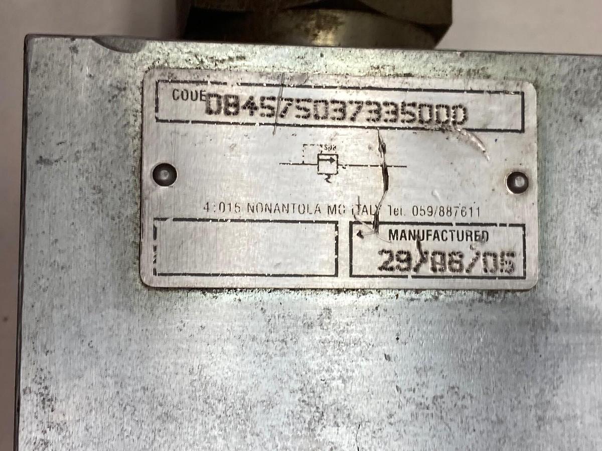 Used Unbranded,D8457503733500D,Hydraulic Manifold