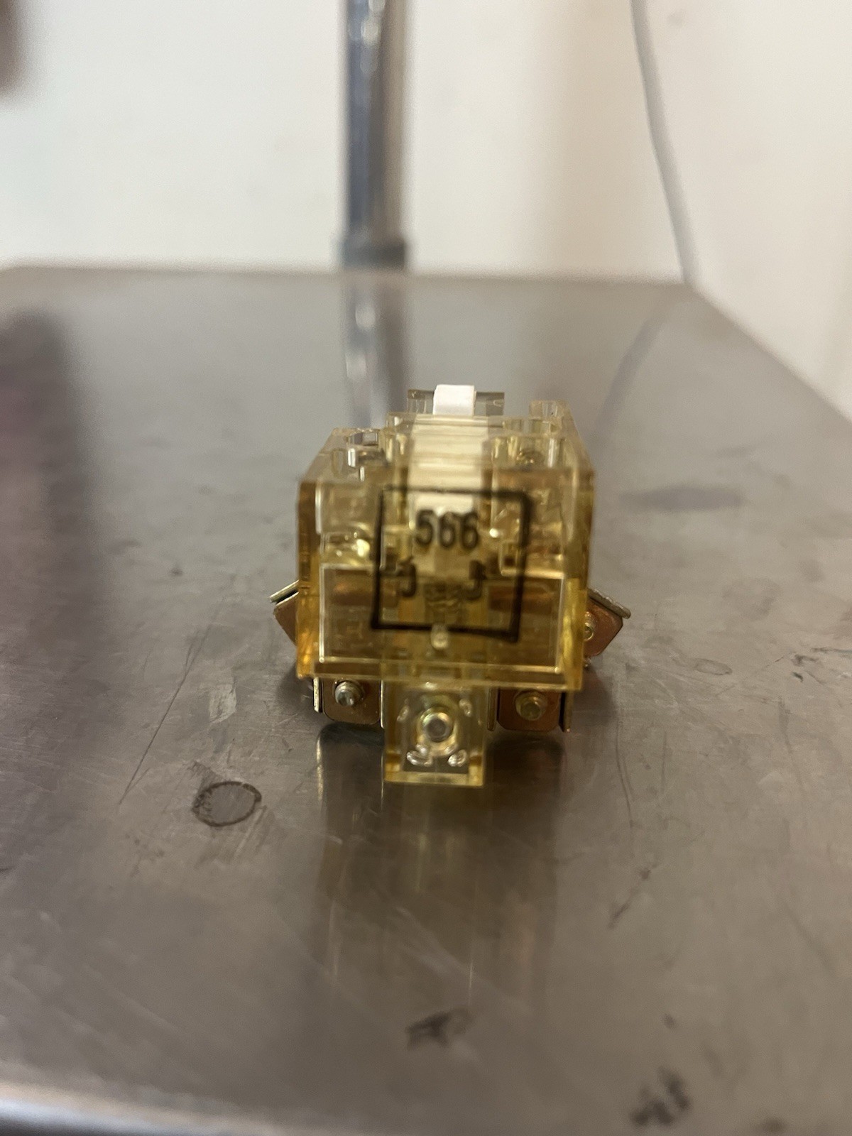 SQUARE D,9999SO4,AUXILLARY CONTACT BLOCK W/ ISOLATED ALARM CONTACTS