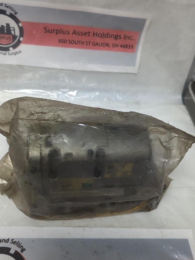 MAC,301G-111D-1,SOLENOID VALVE W/ MANIFOLD 150 PSI 6.8 WATT 120/110V 60/50HZ NOS